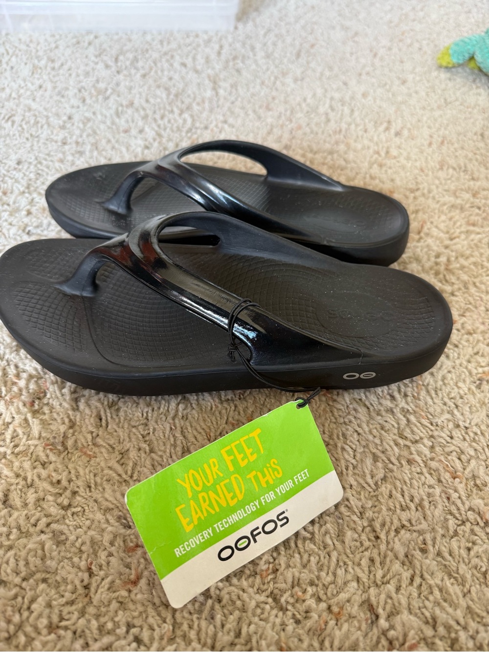 NWT  🤩 OOFOS Black Women's Sandals